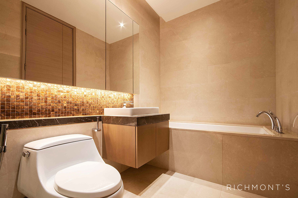 ขายคอนโดวิทยุ ชิดลม หลังสวน : 2 ห้องนอนวิวสวย ที่ Magnolias Ratchadamri Boulevard, Contact 062-496-6454