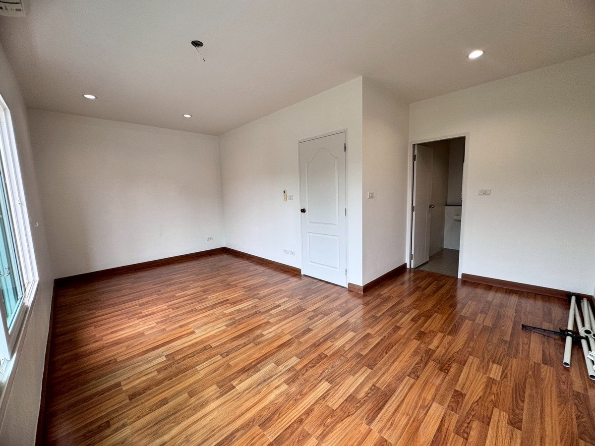 For SaleTownhomePattanakan, Srinakarin : Townhome for sale, The Exclusive Village, Pattanakarn 44 (The Exclusive-Pattanakarn44) near APL Hua Mak (N.1915)