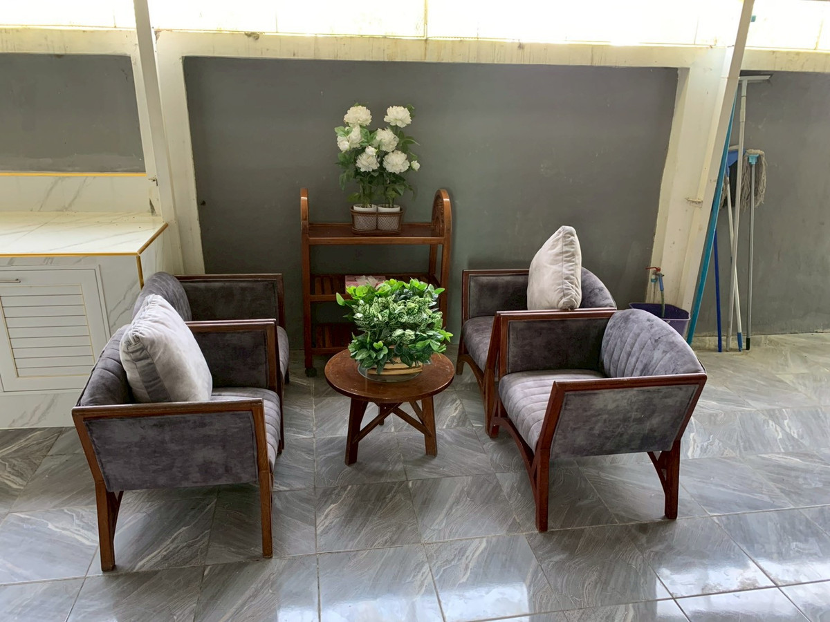 ขายบ้านปทุมธานี รังสิต ธรรมศาสตร์ : 92464 - ขายรีสอร์ทลดาวรรณ์ คอดเทจ ตกแต่งสไตส์ยุโรป คลองสาม ลำลูกกา มีบ้าน4 หลัง 5 ห้องนอน 5 ห้องน้ำ เนื้อที่ 333 ตรว สมราคา