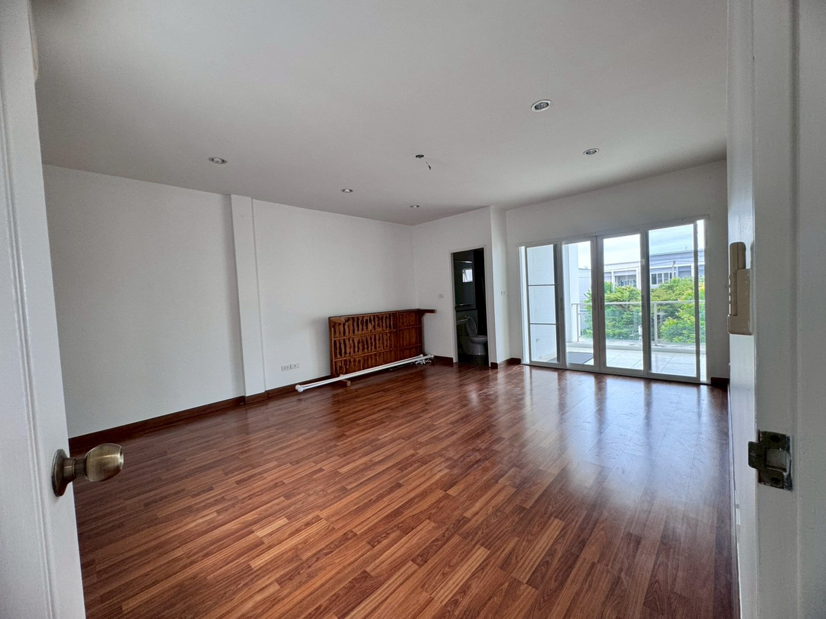 For SaleTownhomePattanakan, Srinakarin : Townhome for sale, The Exclusive Village, Pattanakarn 44 (The Exclusive-Pattanakarn44) near APL Hua Mak (N.1915)