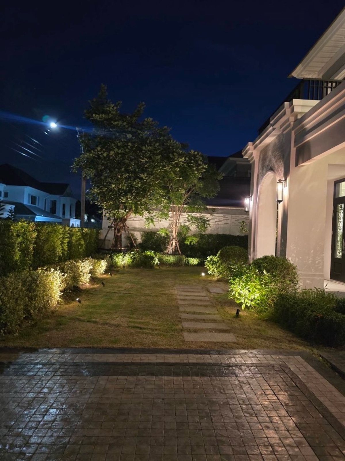 บ้านลาดกระบัง สุวรรณภูมิ : 🏰 เช่าหรือขาย คฤหาสน์หลังใหญ่ บ้านเดี่ยวสุดหรู ป้ายแดง📍 เพอร์เฟค มาสเตอร์พีช 4 สุขุมวิท 77