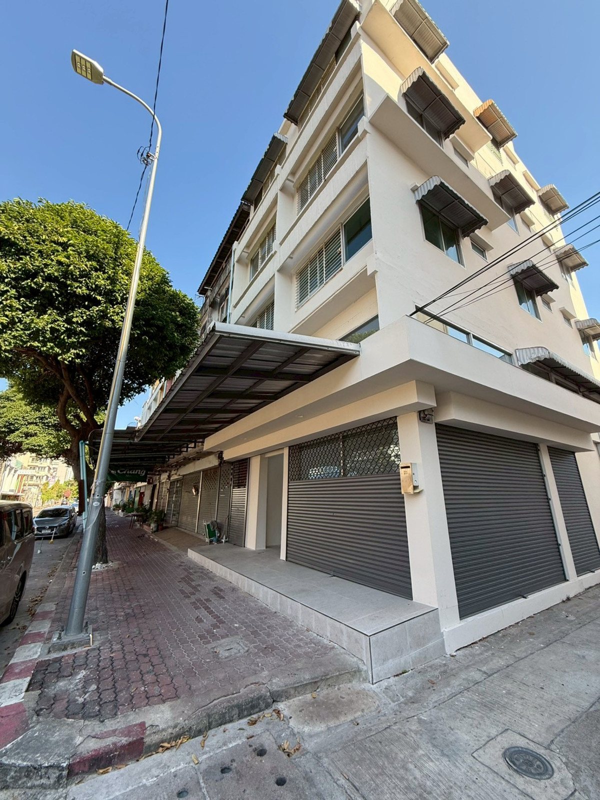 For RentShop HouseRama3 (Riverside),Satupadit : Newly renovated open-floor Commercial Building for Rent - Located in Soi Sathu Pradit 19