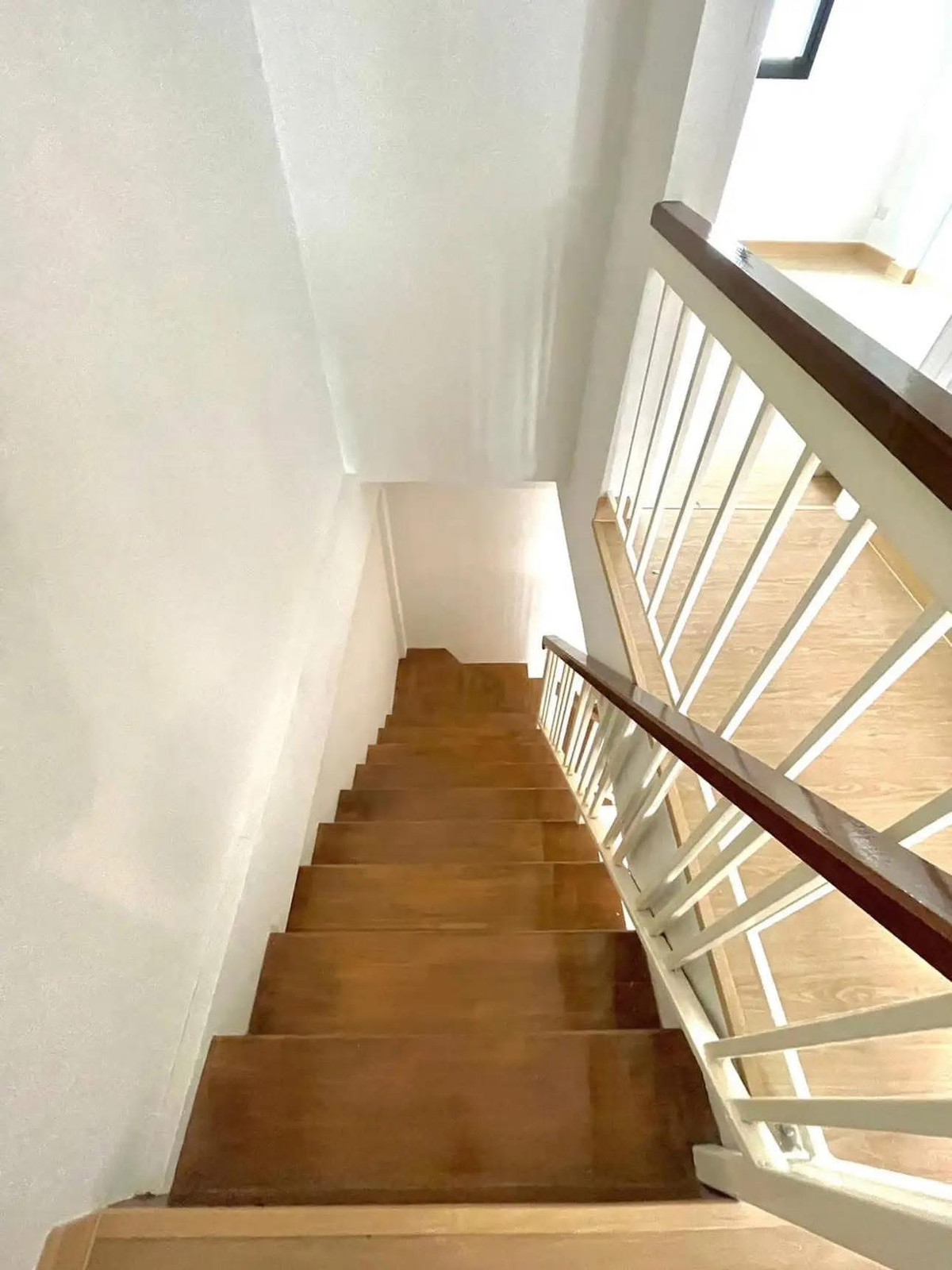 For RentTownhomeLadprao101, Happy Land, The Mall Bang Kapi : Townhome for rent, newly renovated Sena Villa 84 Village, Happyland Bang Kapi Soi 23, near The Mall Bang Kapi.