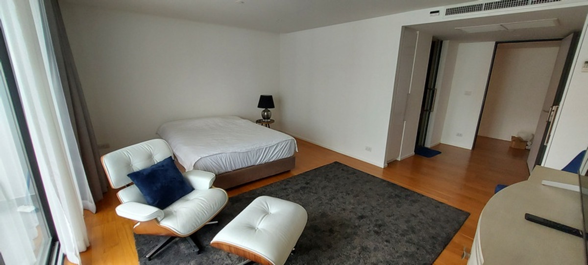 ขายคอนโดวิทยุ ชิดลม หลังสวน : Somkid Gardens Condo , Contact 062-496-6454