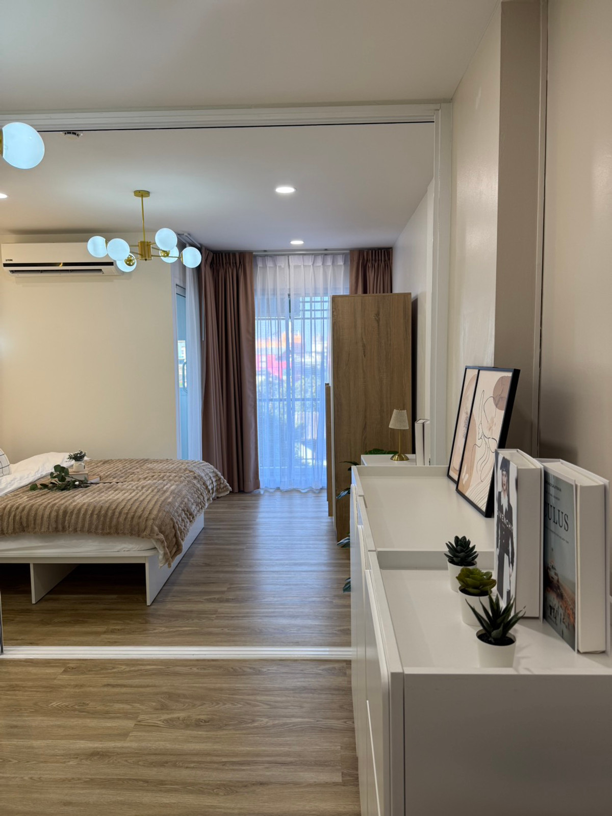 ขายคอนโดบางนา แบริ่ง ลาซาล : ขาย !  บี คอนโด ( B Condo)  บางนา-ตราด39  ห้องรีโนเวทใหม่ทั้งห้อง หิ้วกระเป๋าเข้าอยู่ได้เลย