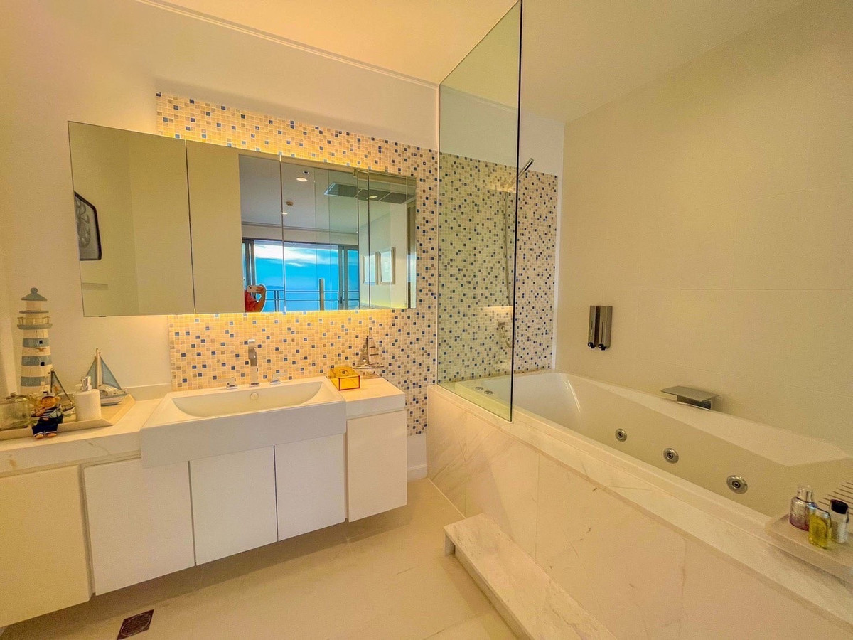 ขายคอนโดพัทยา บางแสน ชลบุรี สัตหีบ : คอนโด Duplex สุดหรูวิวทะเล 3 ห้องนอน ที่ Northpoint Pattaya, Contact 062-496-6454