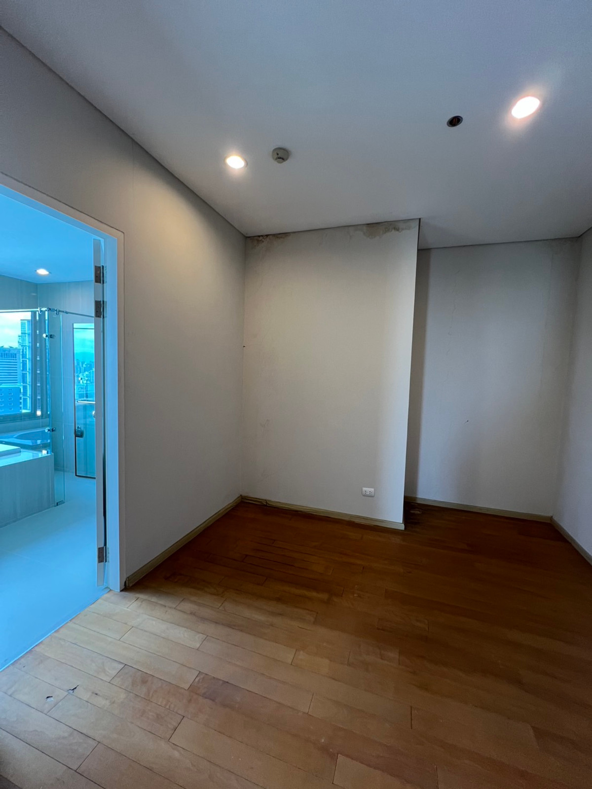 ขายคอนโดพระราม 9 เพชรบุรีตัดใหม่ RCA : คอนโด 5 ห้องนอนวิวสวย ที่ VILLA ASOKE , Contact 062-496-6454