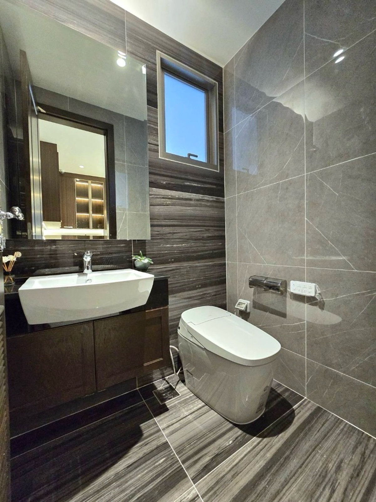 บ้านลาดกระบัง สุวรรณภูมิ : 🏰 เช่าหรือขาย คฤหาสน์หลังใหญ่ บ้านเดี่ยวสุดหรู ป้ายแดง📍 เพอร์เฟค มาสเตอร์พีช 4 สุขุมวิท 77