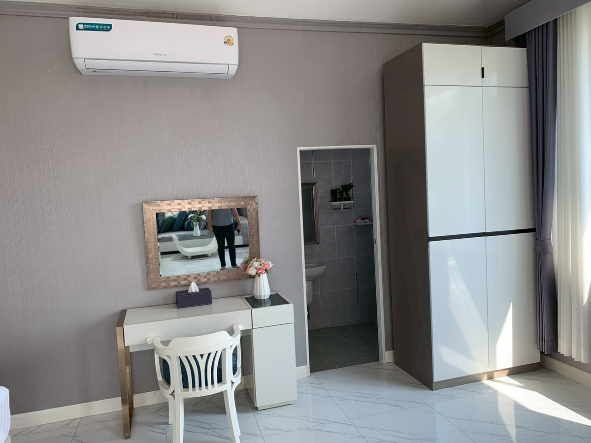 ขายบ้านปทุมธานี รังสิต ธรรมศาสตร์ : 92464 - ขายรีสอร์ทลดาวรรณ์ คอดเทจ ตกแต่งสไตส์ยุโรป คลองสาม ลำลูกกา มีบ้าน4 หลัง 5 ห้องนอน 5 ห้องน้ำ เนื้อที่ 333 ตรว สมราคา