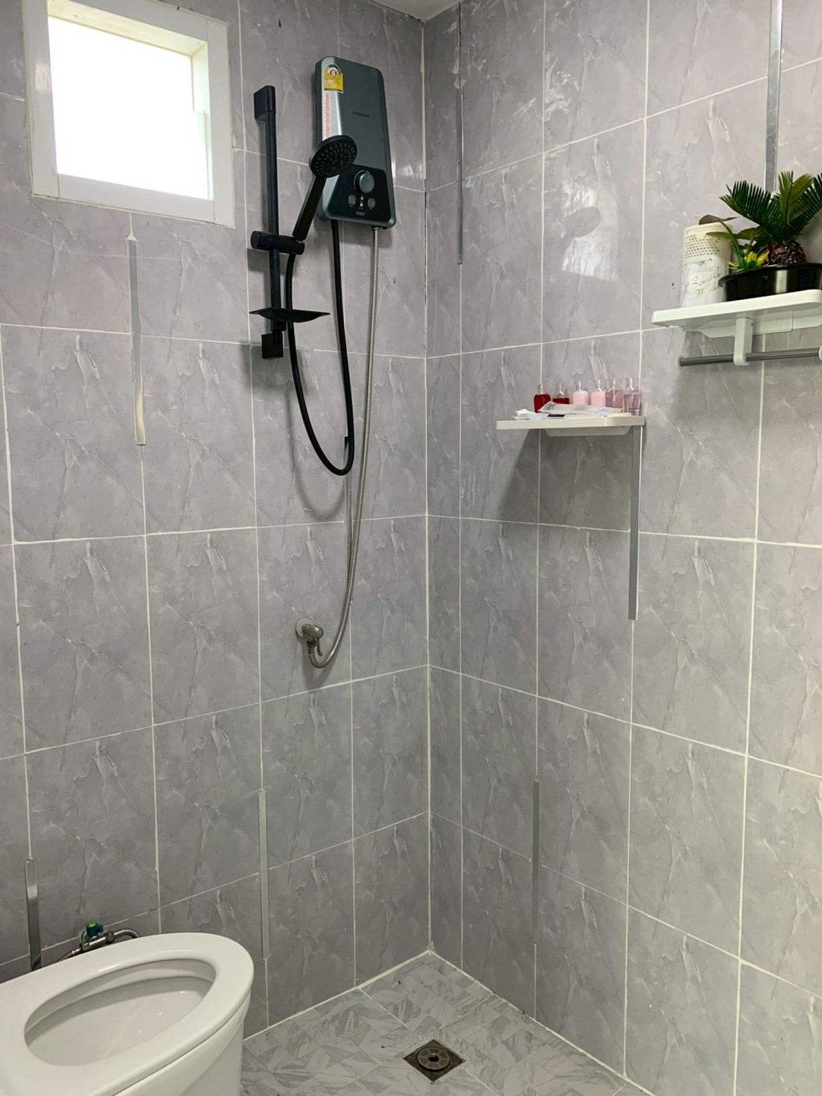 ขายบ้านปทุมธานี รังสิต ธรรมศาสตร์ : 92464 - ขายรีสอร์ทลดาวรรณ์ คอดเทจ ตกแต่งสไตส์ยุโรป คลองสาม ลำลูกกา มีบ้าน4 หลัง 5 ห้องนอน 5 ห้องน้ำ เนื้อที่ 333 ตรว สมราคา