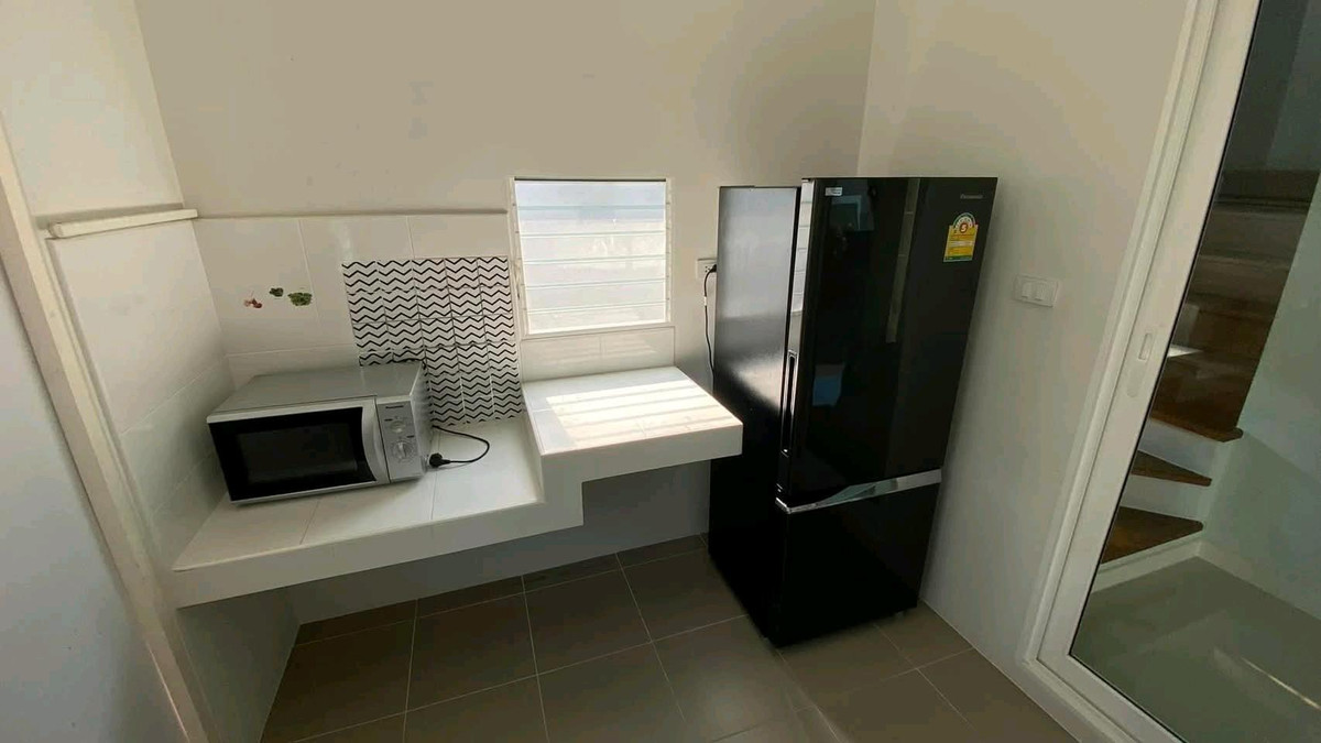 For RentHouseRathburana, Suksawat : 📍 Soi Pracha Uthit 90 | Beautiful house, ready to move in immediately. The house is now vacant.