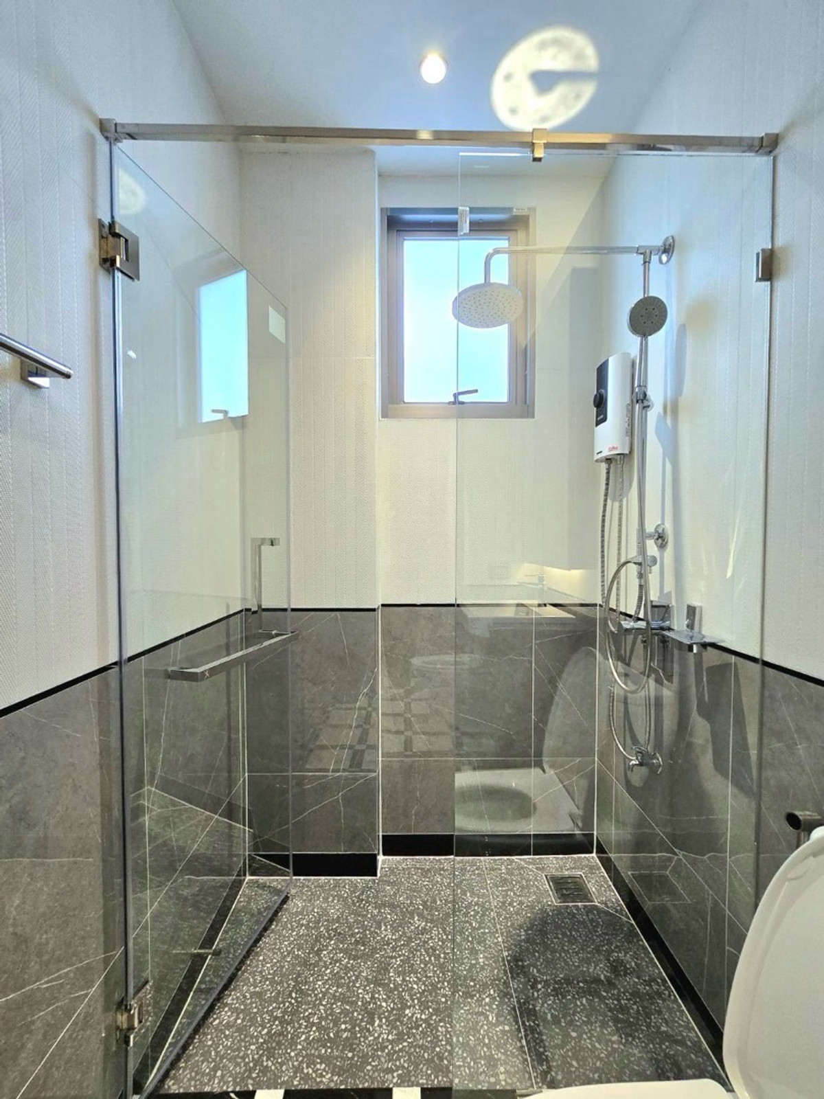 บ้านลาดกระบัง สุวรรณภูมิ : 🏰 เช่าหรือขาย คฤหาสน์หลังใหญ่ บ้านเดี่ยวสุดหรู ป้ายแดง📍 เพอร์เฟค มาสเตอร์พีช 4 สุขุมวิท 77