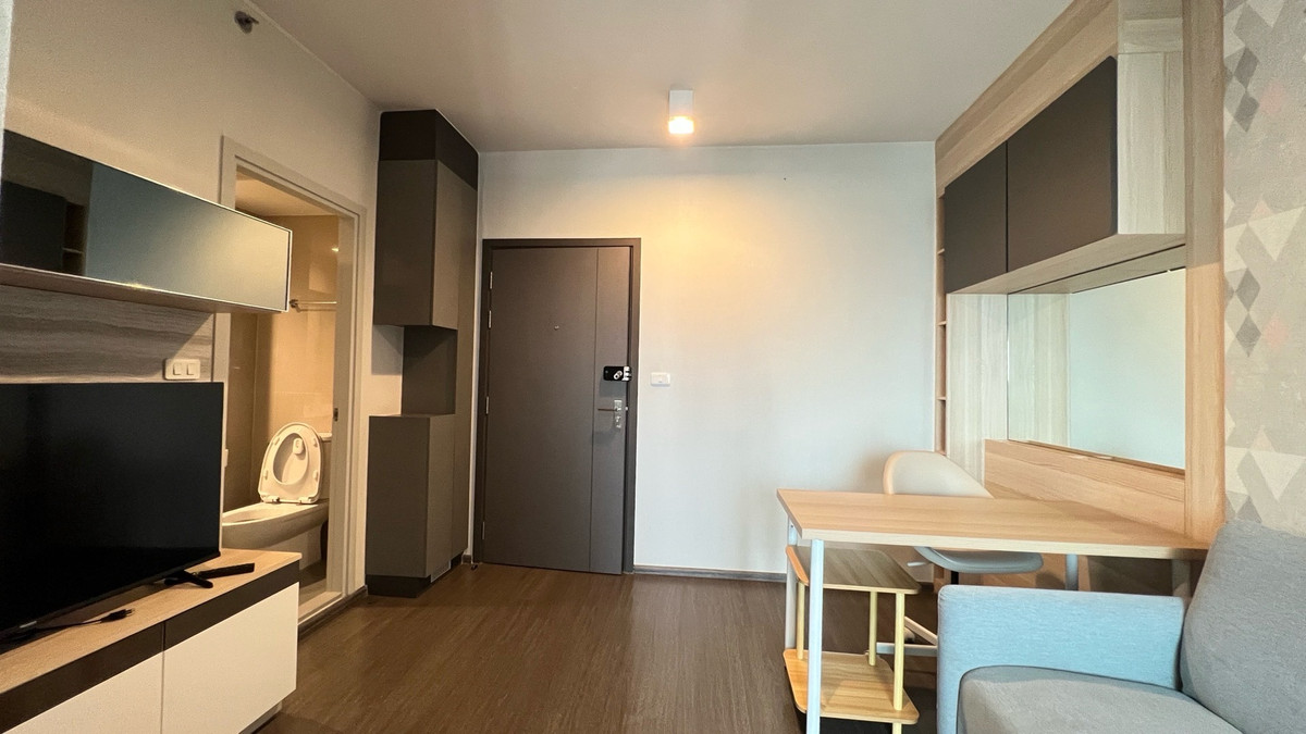 For RentCondoOnnut, Udomsuk : For rent, next to the BTS, 1 Bedroom, beautiful built-in room, high floor, Ideo S 93 Tel 095 878 5645