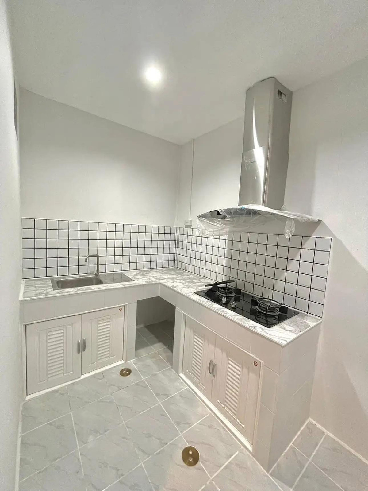 For RentTownhomeLadprao101, Happy Land, The Mall Bang Kapi : Townhome for rent, newly renovated Sena Villa 84 Village, Happyland Bang Kapi Soi 23, near The Mall Bang Kapi.