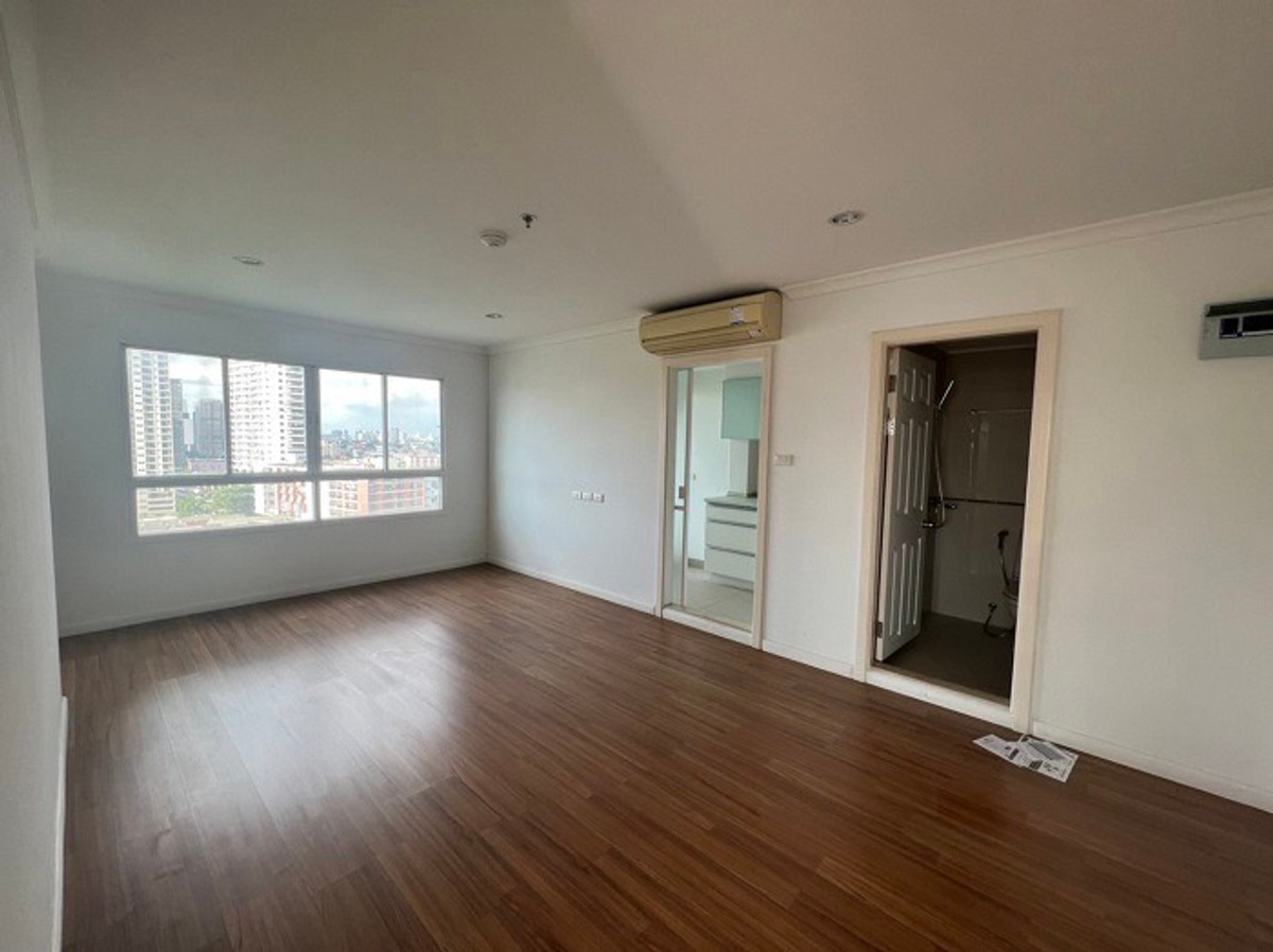 ขายคอนโดปิ่นเกล้า จรัญสนิทวงศ์ : 💖💖ขายถูก Lumpini Suite Pinklao (2 Bed 63.85 ตร.ม/4.55 ล้าน) ชั้น 12 ห้องเปล่า ใกล้ห้าง,ถนนใหญ่/สนใจสอบถามได้นะคะ Line ID = atfirm2010💖💖