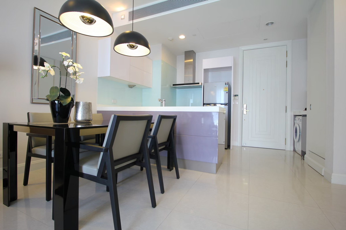 ขายคอนโดวิทยุ ชิดลม หลังสวน : คอนโด 2 ห้องนอน ที่ Q Langsuan , Contact 062-496-6454