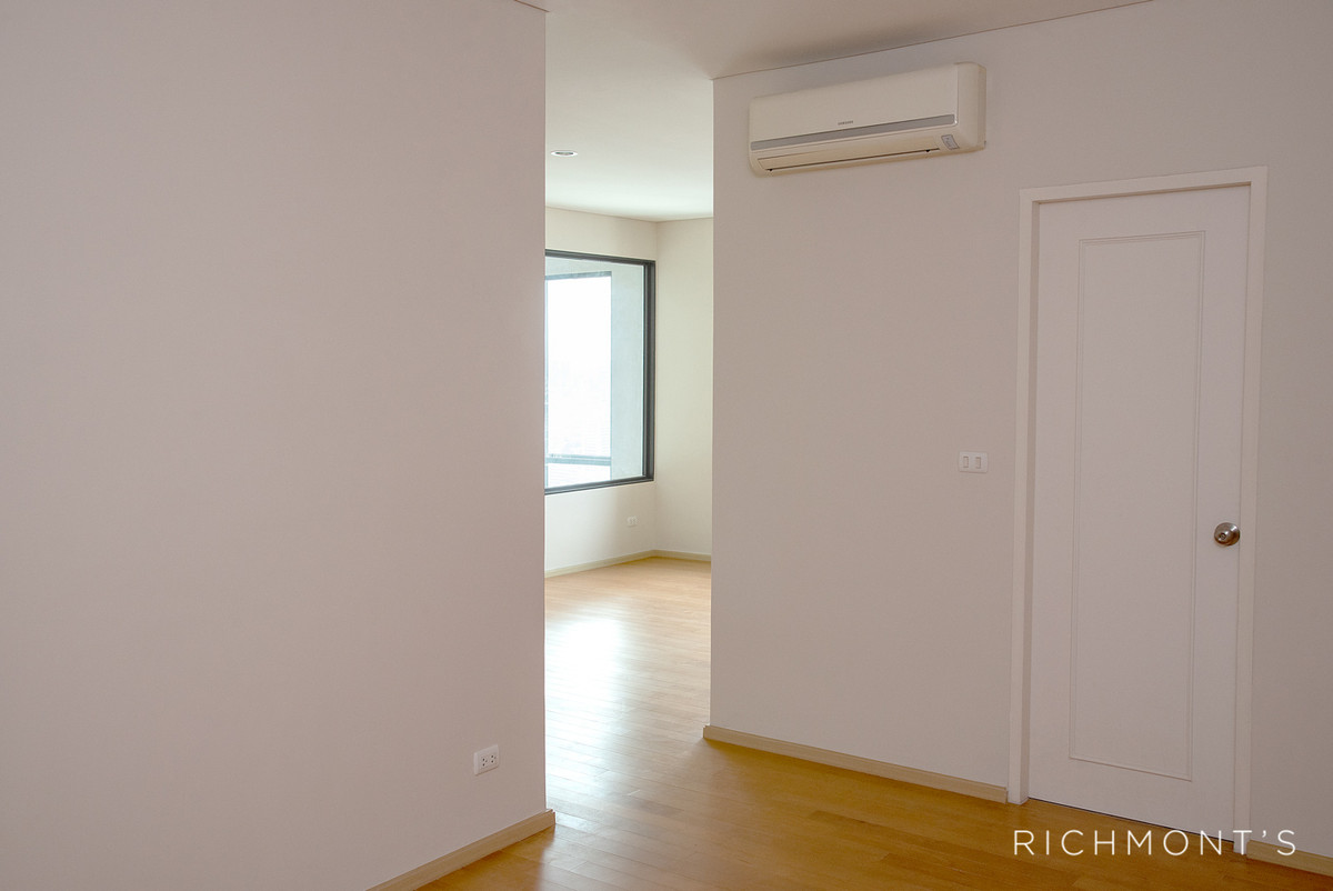 ขายคอนโดพระราม 9 เพชรบุรีตัดใหม่ RCA : คอนโด 4 ห้องนอนวิวสวย ที่ VILLA ASOKE , Contact 062-496-6454