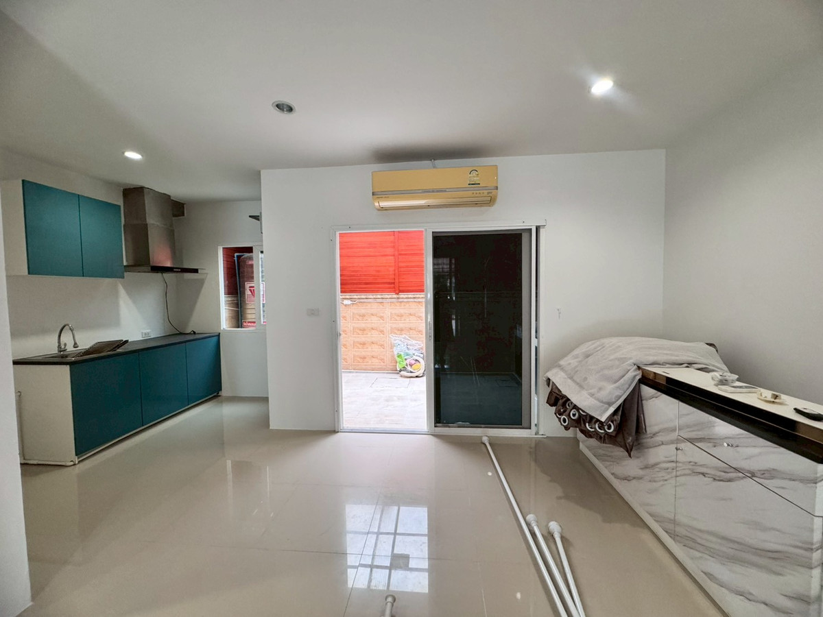 For SaleTownhomePattanakan, Srinakarin : Townhome for sale, The Exclusive Village, Pattanakarn 44 (The Exclusive-Pattanakarn44) near APL Hua Mak (N.1915)