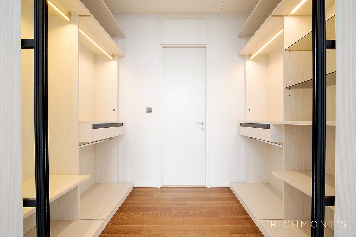 ขายคอนโดวิทยุ ชิดลม หลังสวน : คอนโด 3 ห้องนอนวิวสวย ที่ MUNIQ Langsuan, Please call: 062-496-6454