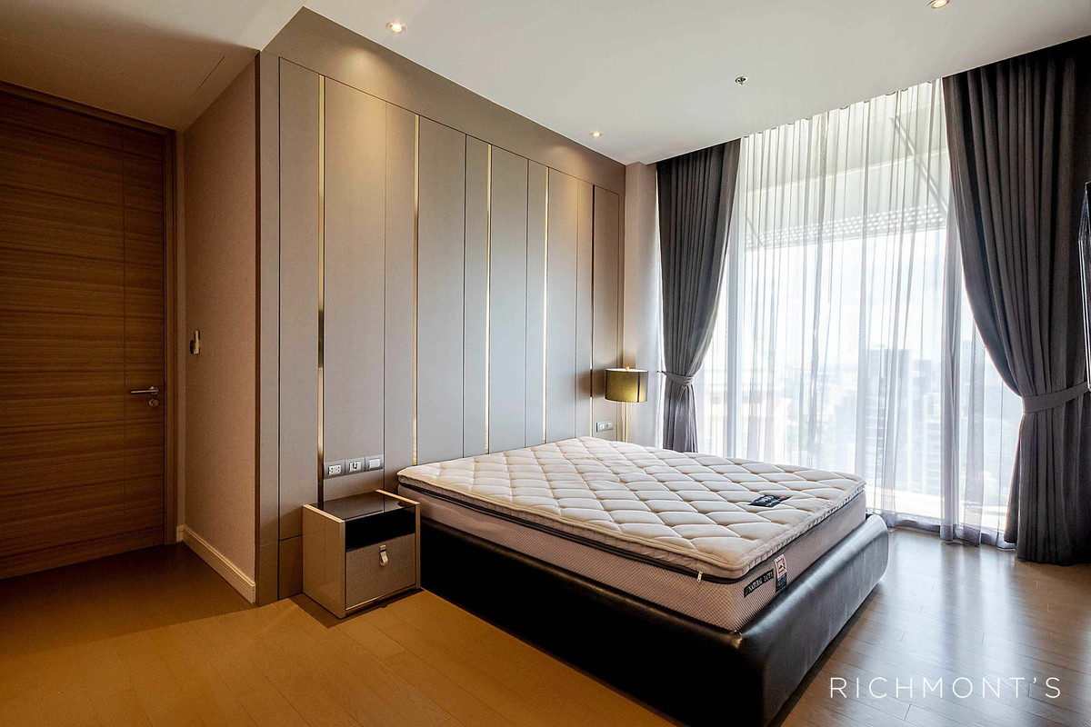 ขายคอนโดวิทยุ ชิดลม หลังสวน : 2 ห้องนอนวิวสวย ที่ Magnolias Ratchadamri Boulevard, Contact 062-496-6454