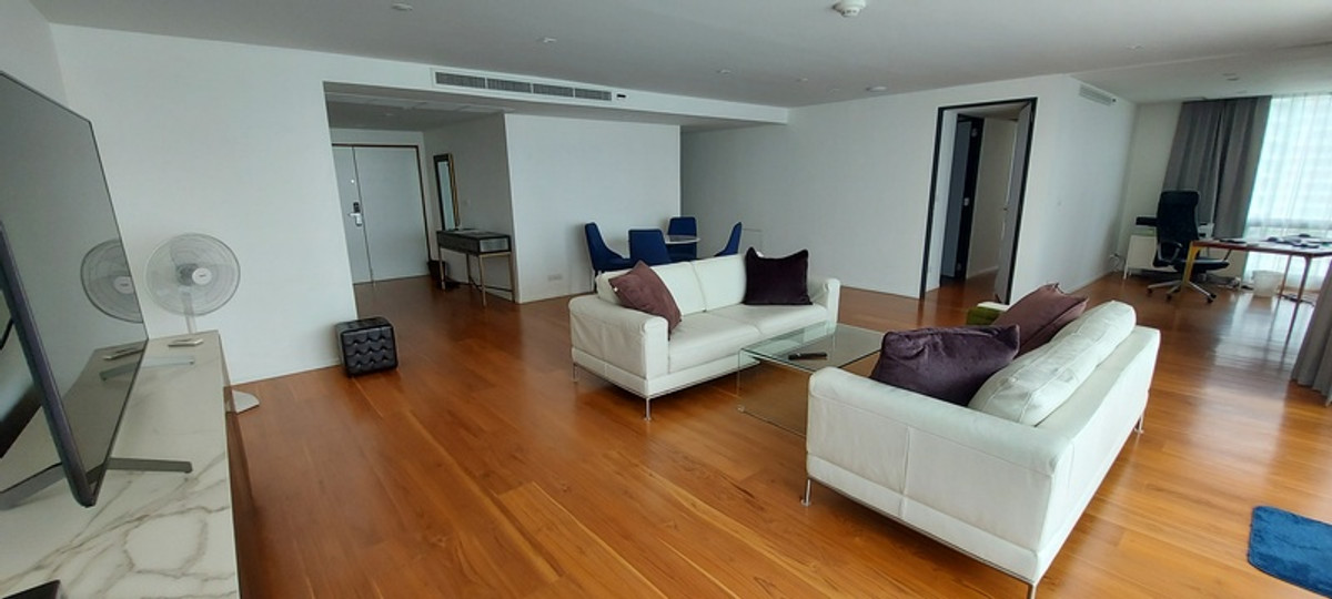 ขายคอนโดวิทยุ ชิดลม หลังสวน : Somkid Gardens Condo , Contact 062-496-6454