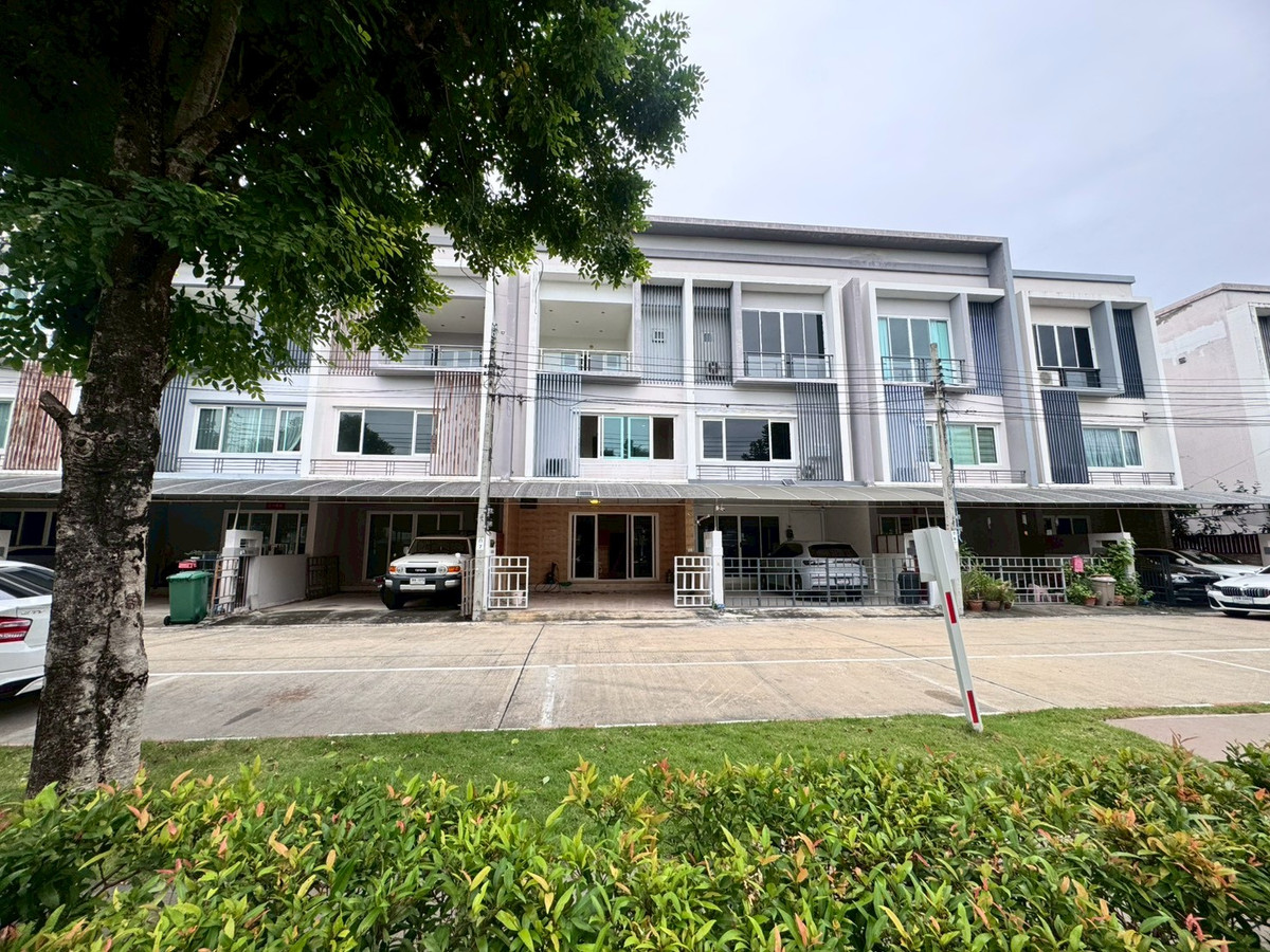 ขายทาวน์โฮมพัฒนาการ ศรีนครินทร์ : ขายทาวน์โฮม หมู่บ้านดิเอ็กซ์คลูซีฟ พัฒนาการ44 (The Exclusive-Pattanakarn44) ใกล้ APL หัวหมาก (N.1915)