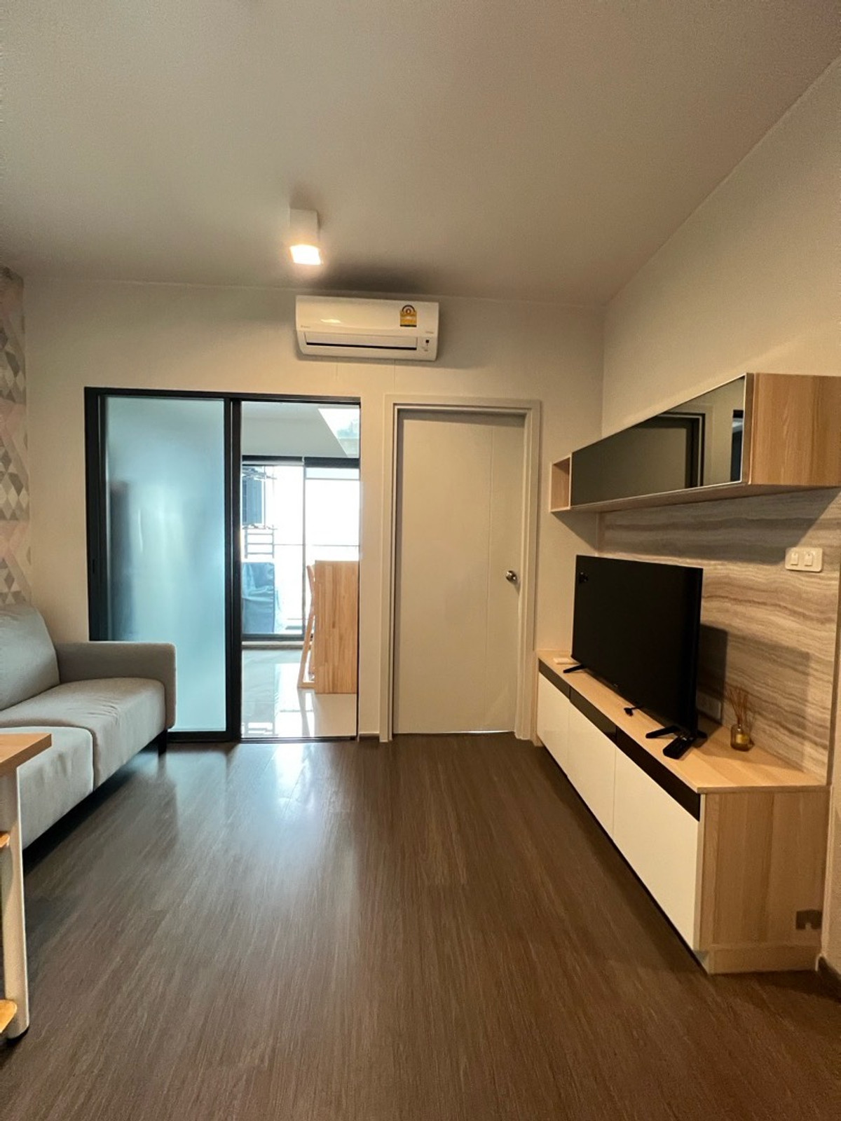 For RentCondoOnnut, Udomsuk : For rent, next to the BTS, 1 Bedroom, beautiful built-in room, high floor, Ideo S 93 Tel 095 878 5645