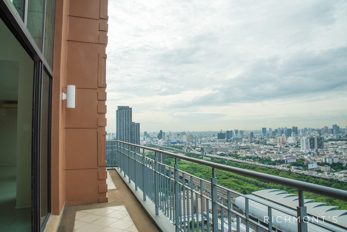 ขายคอนโดพระราม 9 เพชรบุรีตัดใหม่ RCA : คอนโด 4 ห้องนอนวิวสวย ที่ VILLA ASOKE , Contact 062-496-6454