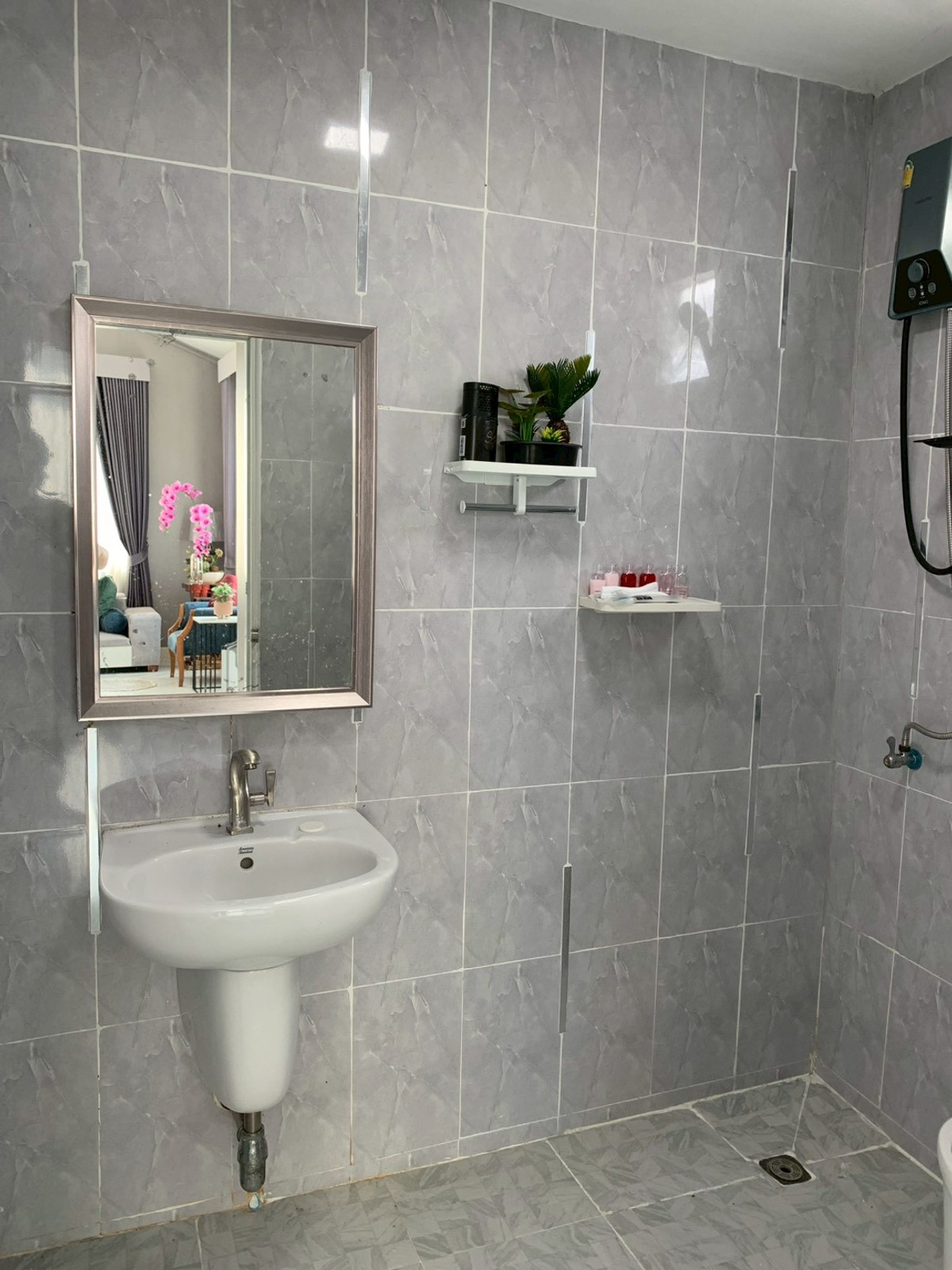 ขายบ้านปทุมธานี รังสิต ธรรมศาสตร์ : 92464 - ขายรีสอร์ทลดาวรรณ์ คอดเทจ ตกแต่งสไตส์ยุโรป คลองสาม ลำลูกกา มีบ้าน4 หลัง 5 ห้องนอน 5 ห้องน้ำ เนื้อที่ 333 ตรว สมราคา