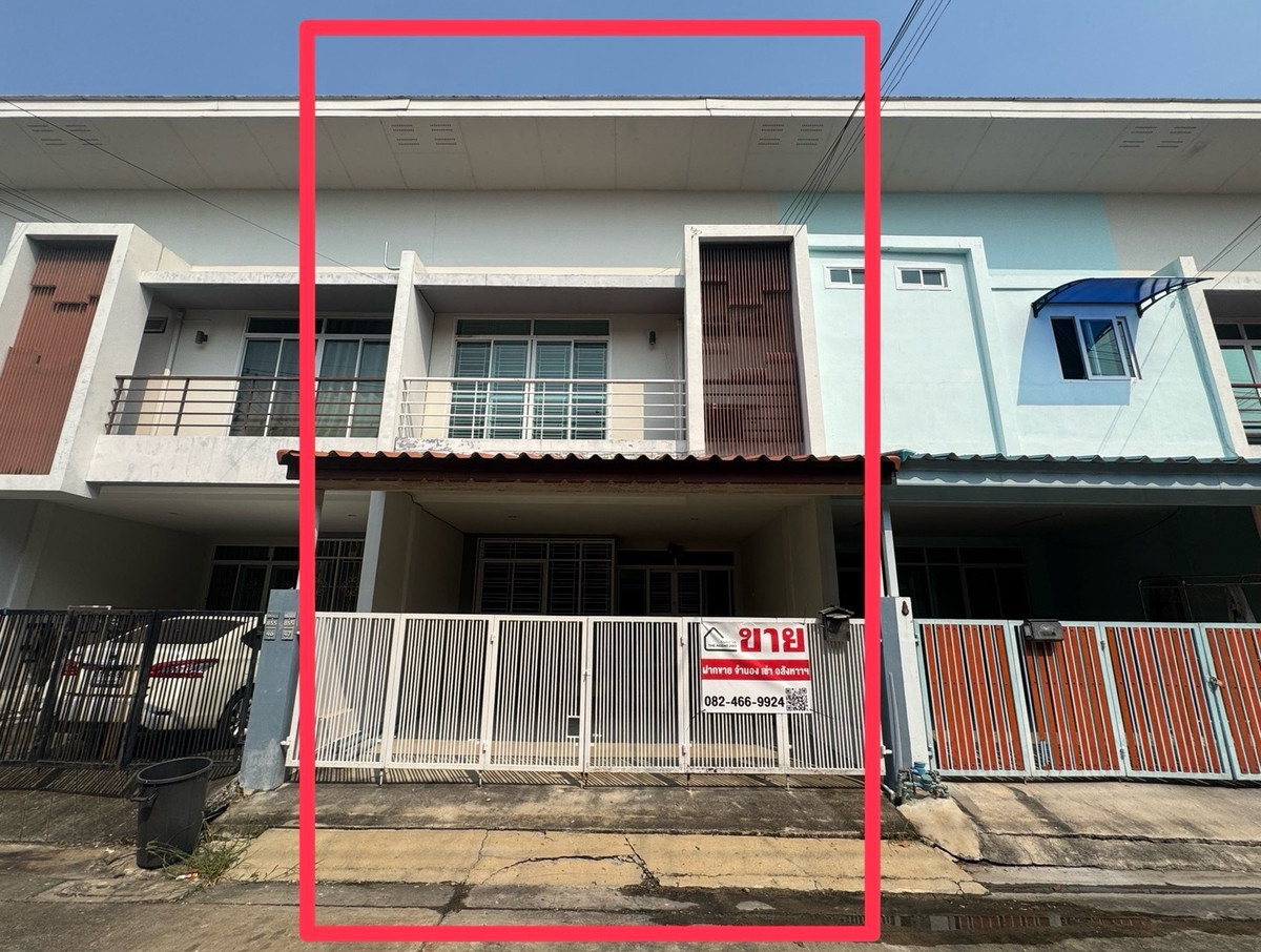 For SaleTownhomeThaphra, Talat Phlu, Wutthakat : Townhome for sale, good location, enter Sathorn in 15 minutes, price the same as a condo.