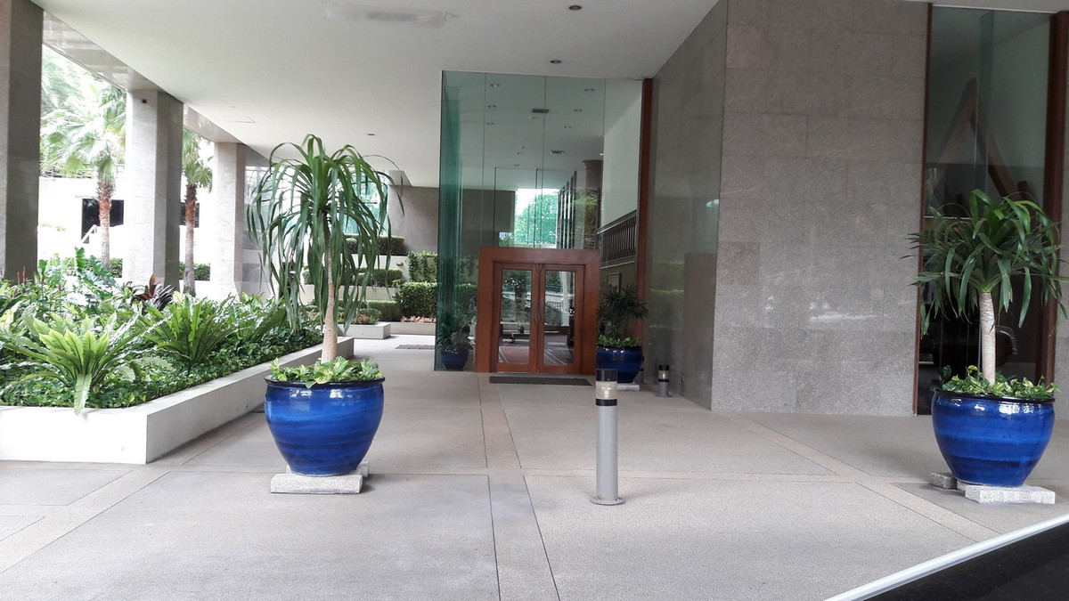 ขายคอนโดวิทยุ ชิดลม หลังสวน : Somkid Gardens Condo , Contact 062-496-6454