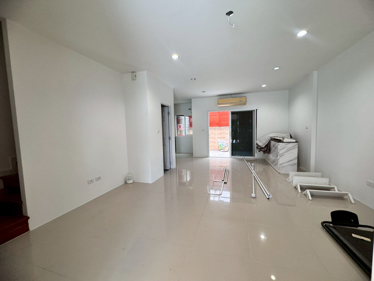 For SaleTownhomePattanakan, Srinakarin : Townhome for sale, The Exclusive Village, Pattanakarn 44 (The Exclusive-Pattanakarn44) near APL Hua Mak (N.1915)