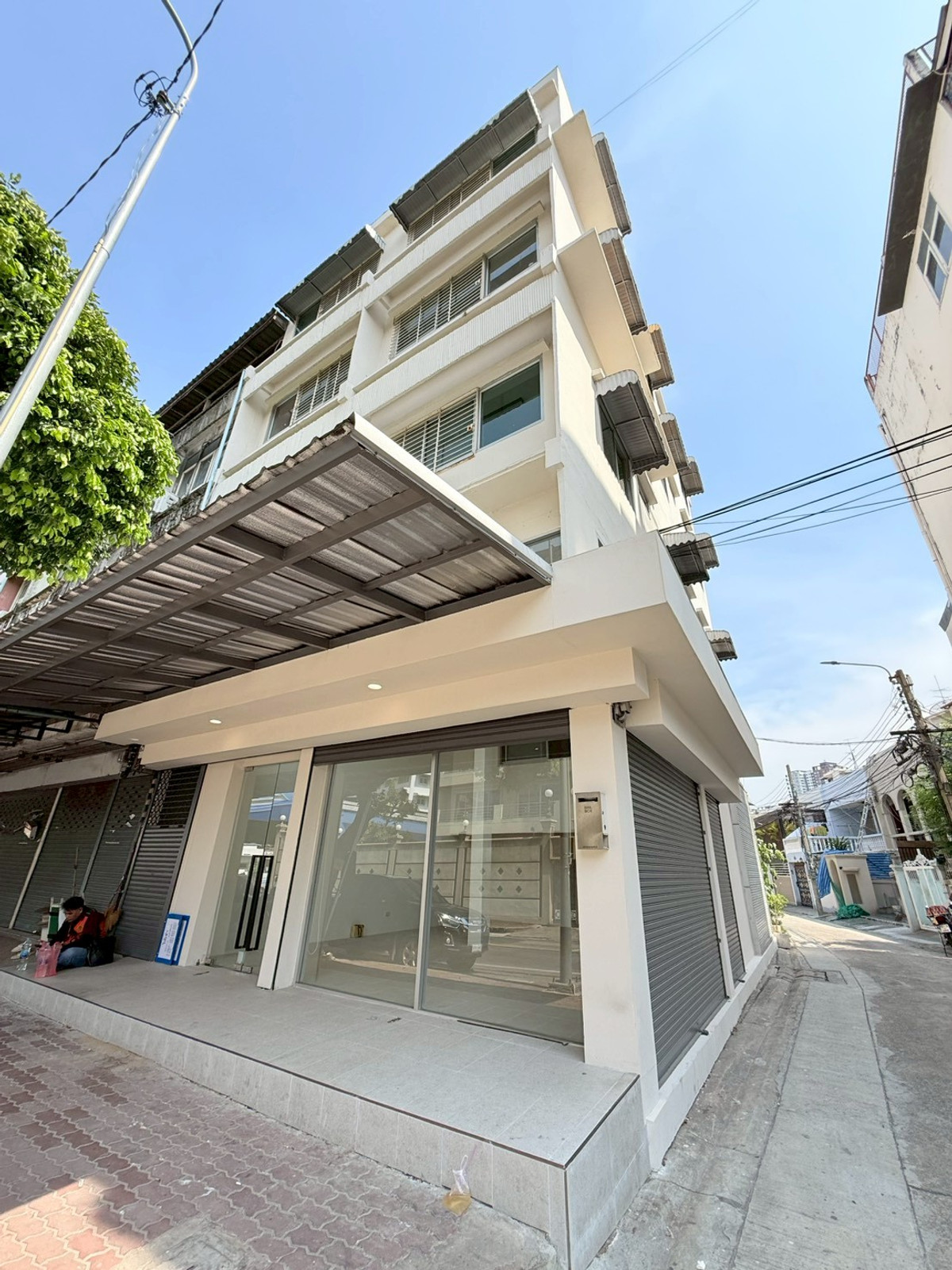 For RentShop HouseRama3 (Riverside),Satupadit : Newly renovated open-floor Commercial Building for Rent - Located in Soi Sathu Pradit 19