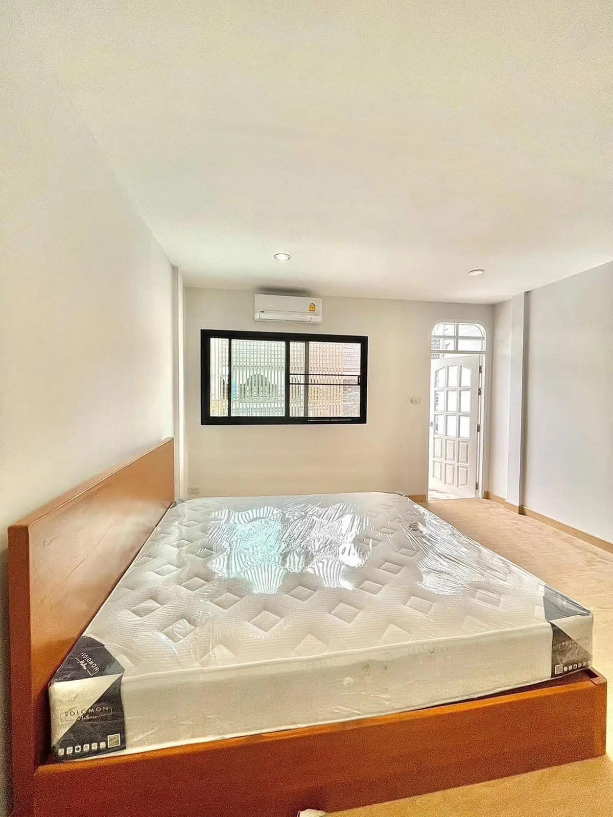 For RentTownhomeLadprao101, Happy Land, The Mall Bang Kapi : Townhome for rent, newly renovated Sena Villa 84 Village, Happyland Bang Kapi Soi 23, near The Mall Bang Kapi.