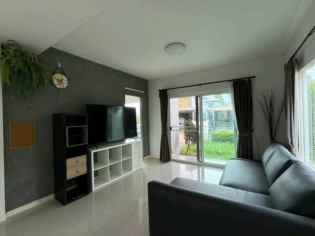 For RentHouseRathburana, Suksawat : 📍 Soi Pracha Uthit 90 | Beautiful house, ready to move in immediately. The house is now vacant.