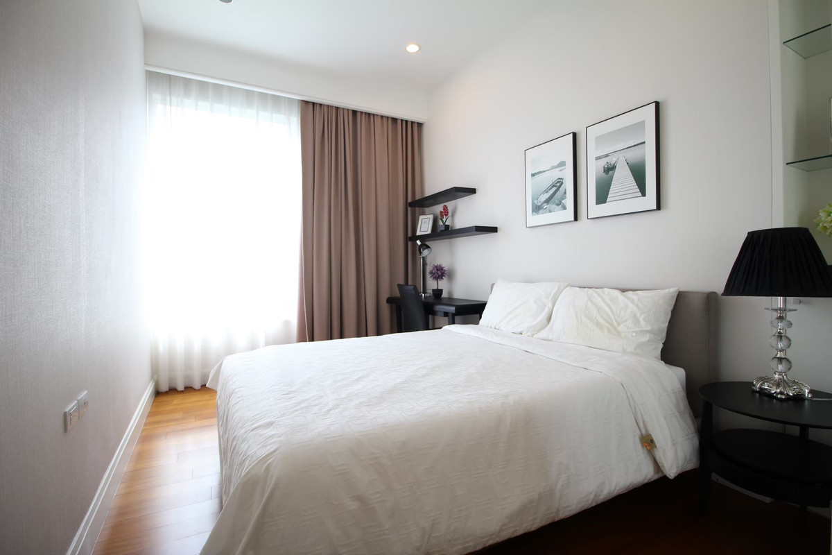 ขายคอนโดวิทยุ ชิดลม หลังสวน : คอนโด 2 ห้องนอน ที่ Q Langsuan , Contact 062-496-6454