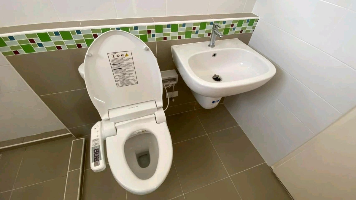 For RentHouseRathburana, Suksawat : 📍 Soi Pracha Uthit 90 | Beautiful house, ready to move in immediately. The house is now vacant.