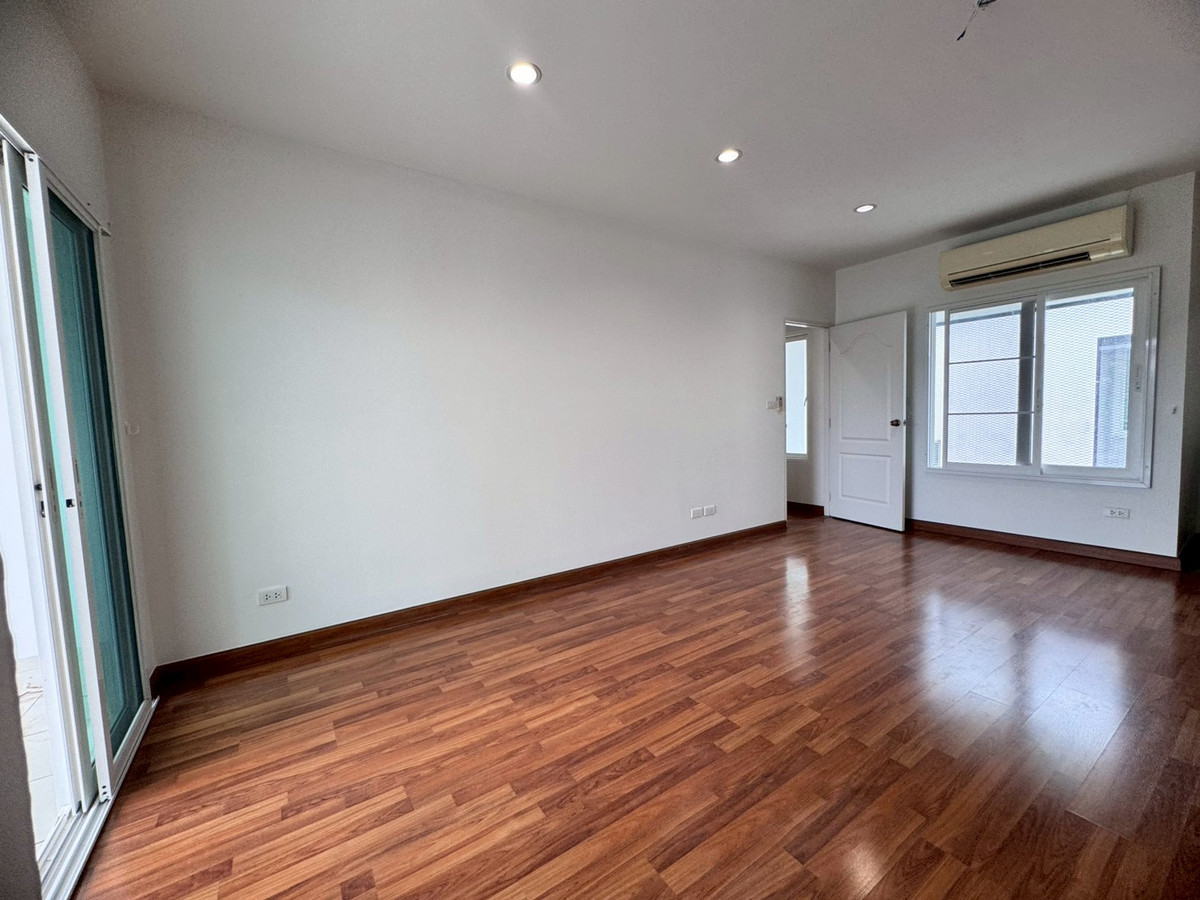 For SaleTownhomePattanakan, Srinakarin : Townhome for sale, The Exclusive Village, Pattanakarn 44 (The Exclusive-Pattanakarn44) near APL Hua Mak (N.1915)