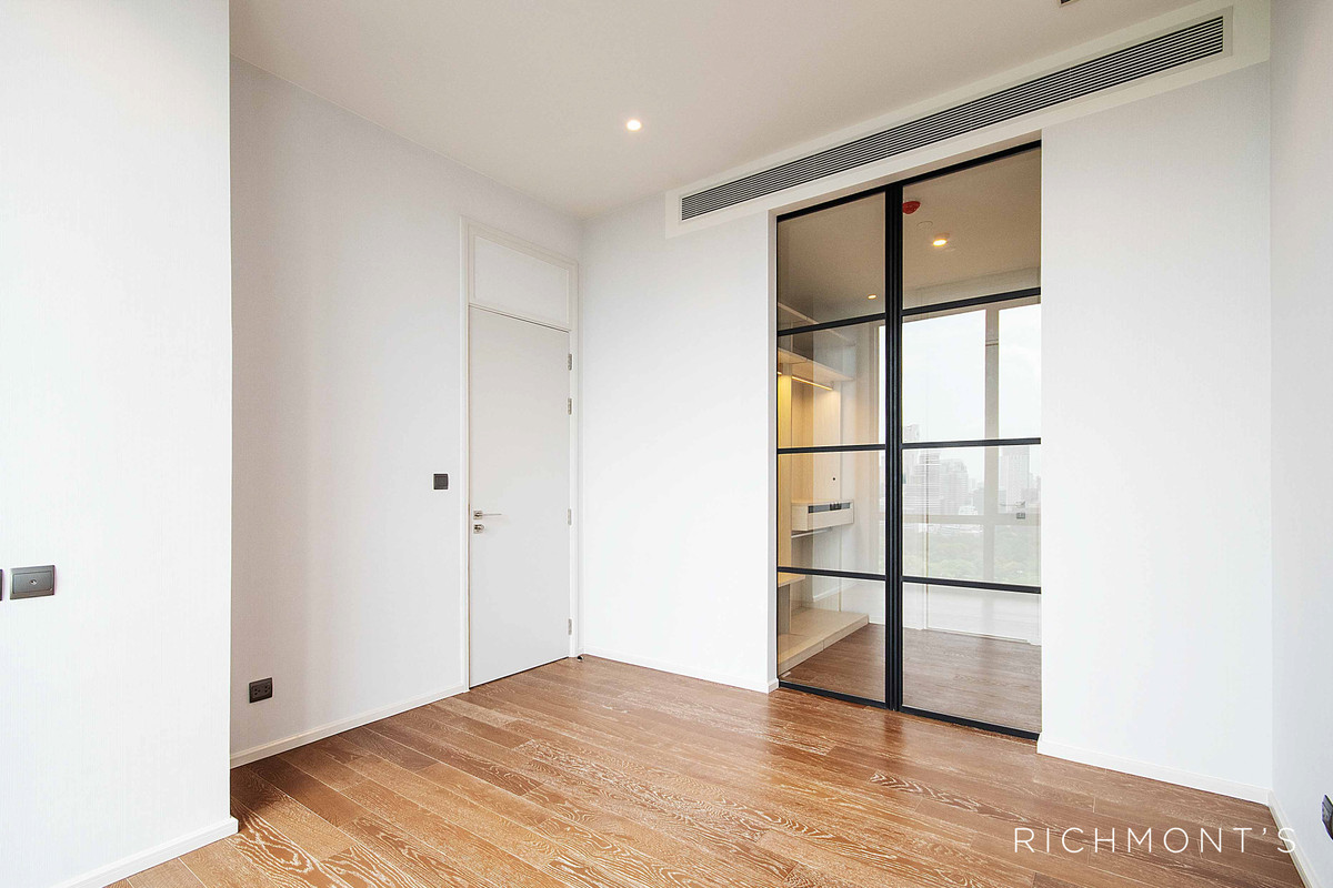 ขายคอนโดวิทยุ ชิดลม หลังสวน : คอนโด 3 ห้องนอนวิวสวย ที่ MUNIQ Langsuan, Please call: 062-496-6454