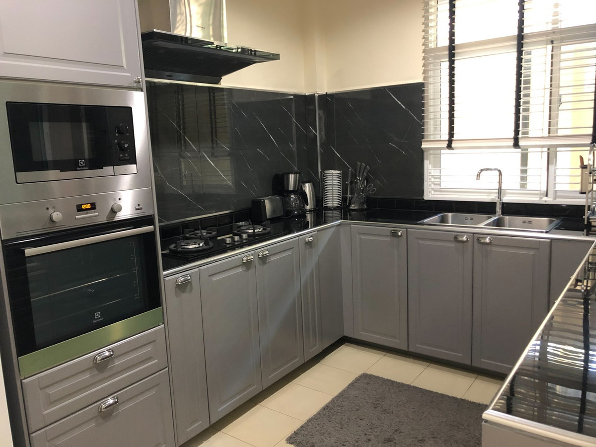 บ้านปทุมธานี รังสิต ธรรมศาสตร์ : 95302 - ขายบ้านหลังมุม หมู่บ้านพัฒนาศิริ 56 ตร วา คลอง2 ลำลูกกา ติดถนนใหญ่ ใหม่และสวยจริงจัง แต่งสไตส์โรงแรม เฟอร์นิเจอร์ครบแถมชุดแต่งเป็นล้าน