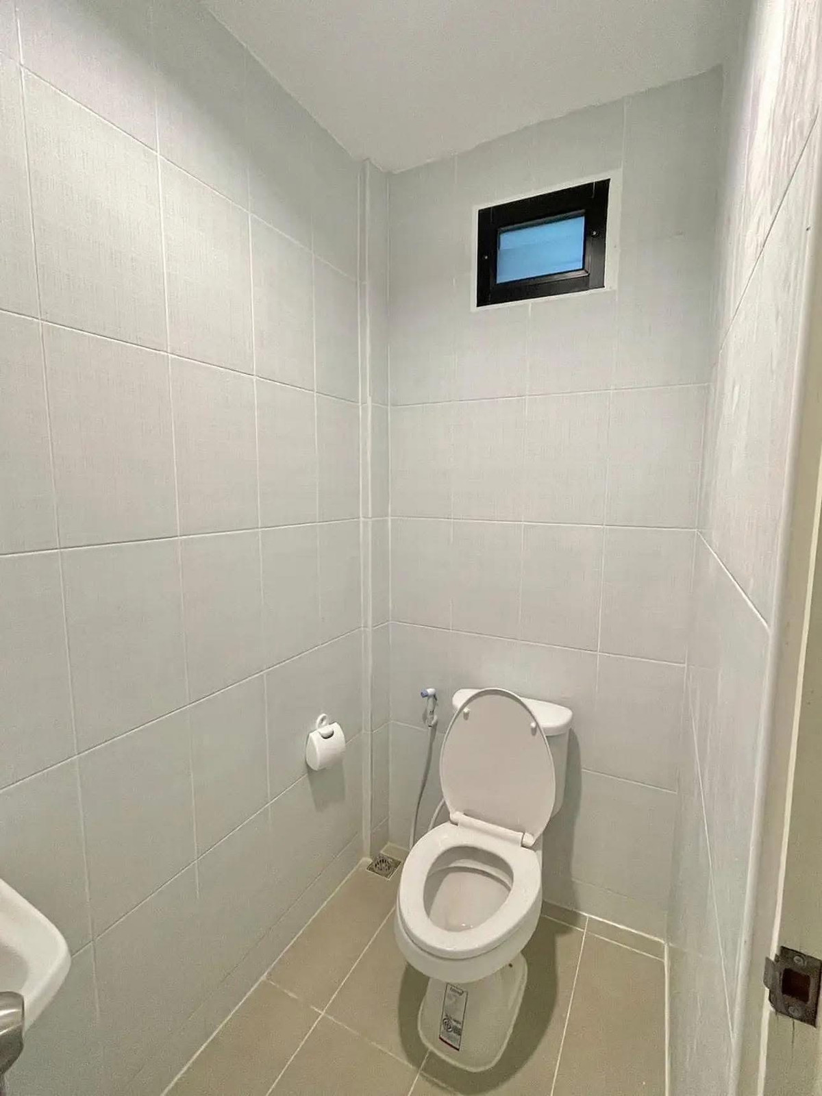 For RentTownhomeLadprao101, Happy Land, The Mall Bang Kapi : Townhome for rent, newly renovated Sena Villa 84 Village, Happyland Bang Kapi Soi 23, near The Mall Bang Kapi.