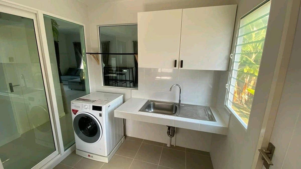 For RentHouseRathburana, Suksawat : 📍 Soi Pracha Uthit 90 | Beautiful house, ready to move in immediately. The house is now vacant.