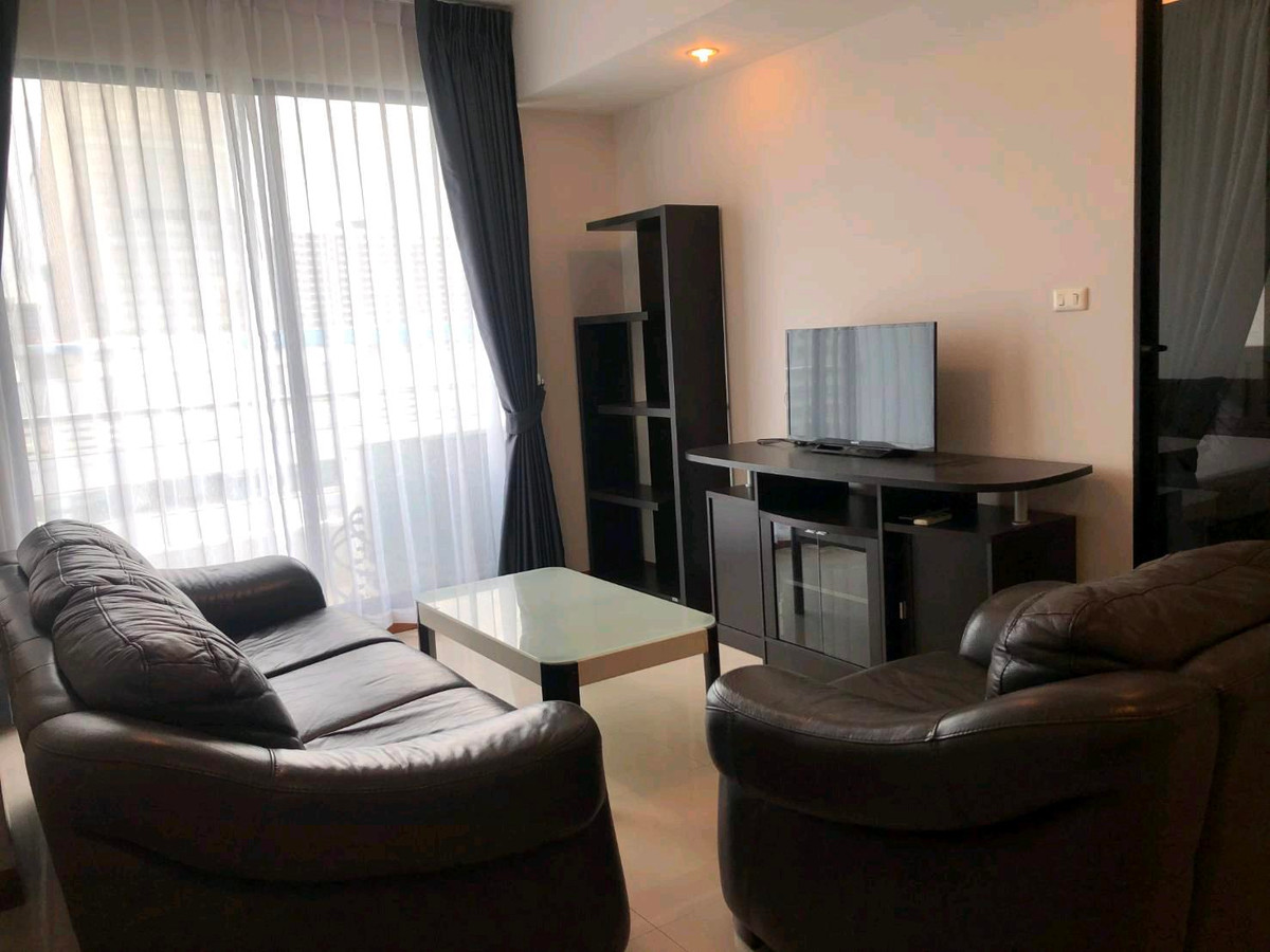 For RentCondoSukhumvit, Asoke, Thonglor : Very good price 22,000 baht for a large room of 64 sq m in this location.