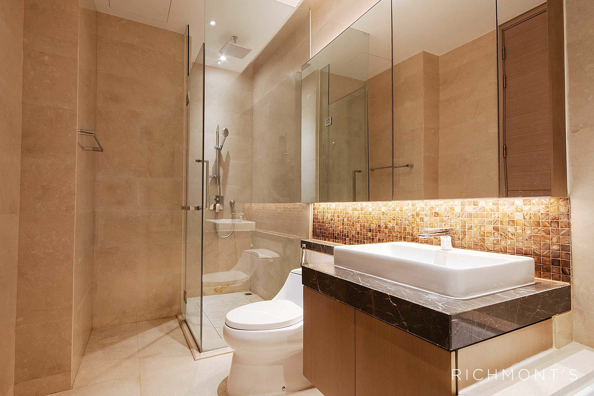 ขายคอนโดวิทยุ ชิดลม หลังสวน : 2 ห้องนอนวิวสวย ที่ Magnolias Ratchadamri Boulevard, Contact 062-496-6454