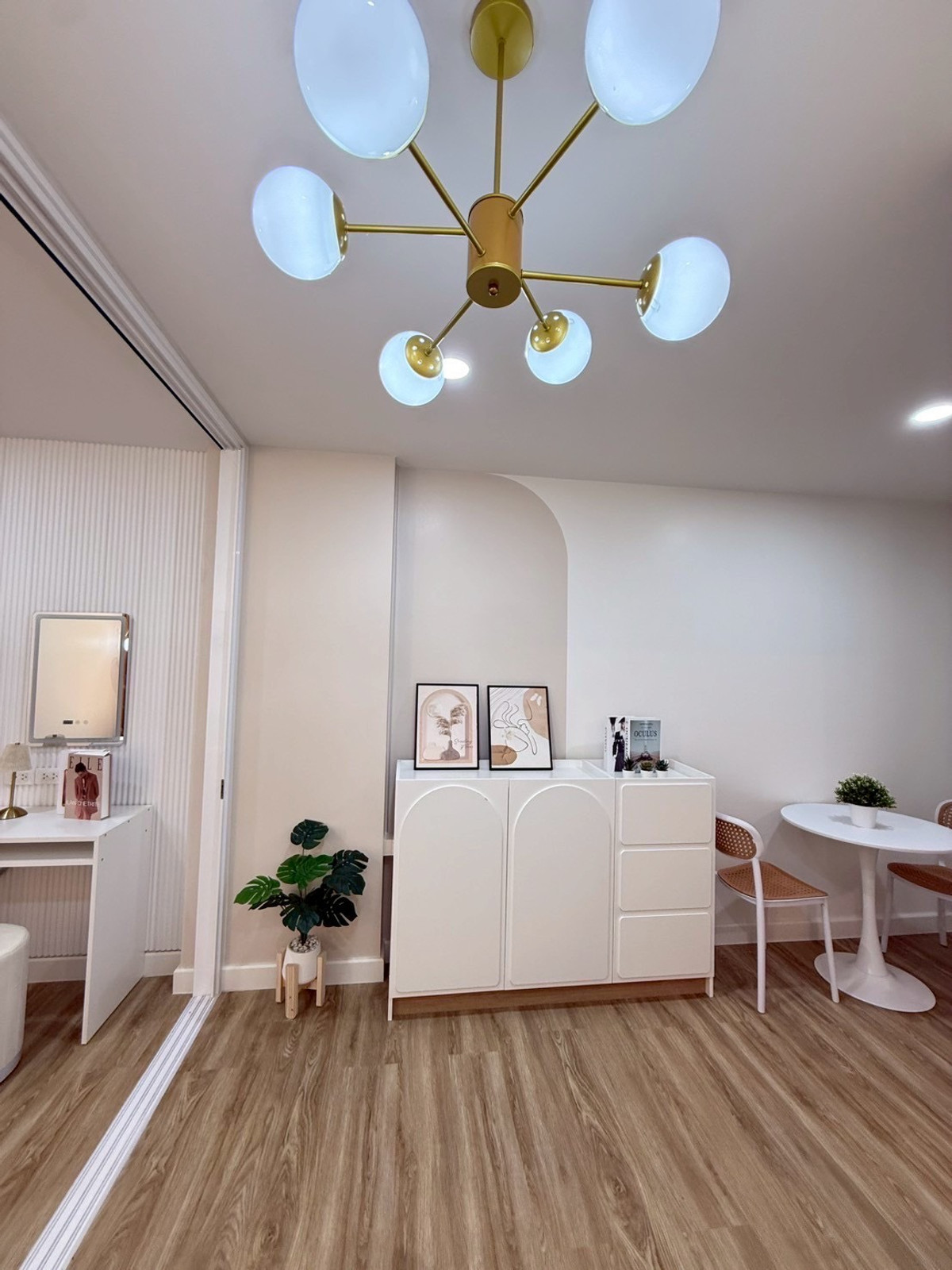 ขายคอนโดบางนา แบริ่ง ลาซาล : ขาย !  บี คอนโด ( B Condo)  บางนา-ตราด39  ห้องรีโนเวทใหม่ทั้งห้อง หิ้วกระเป๋าเข้าอยู่ได้เลย