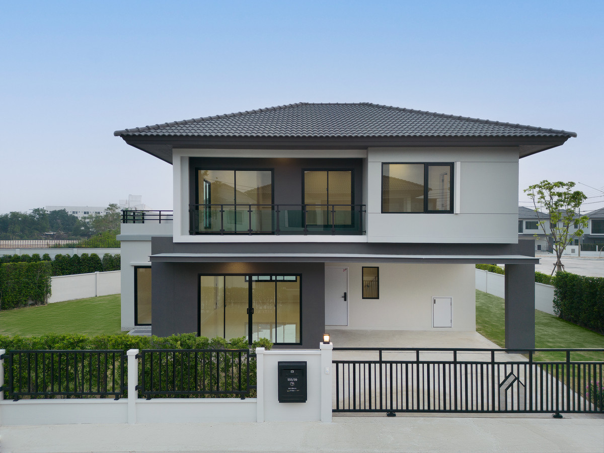 ขายพัทยา บางแสน ชลบุรี สัตหีบ : บ้านเดี่ยว CAMBRIDGE 2 ชั้น พื้นที่ใช้สอย 205 ตร.ม. 4 ห้องนอน 5 ห้องน้ำ ห้องนั่งเล่น ห้องอเนกประสงค์ ห้องครัว 2 ที่จอดรถ