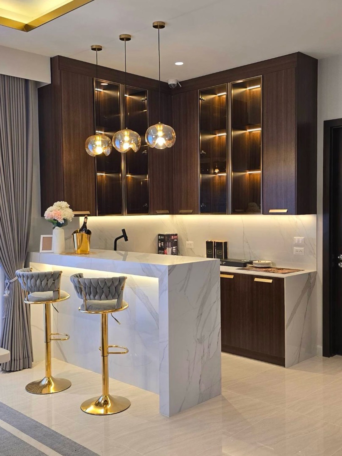 บ้านลาดกระบัง สุวรรณภูมิ : 🏰 เช่าหรือขาย คฤหาสน์หลังใหญ่ บ้านเดี่ยวสุดหรู ป้ายแดง📍 เพอร์เฟค มาสเตอร์พีช 4 สุขุมวิท 77