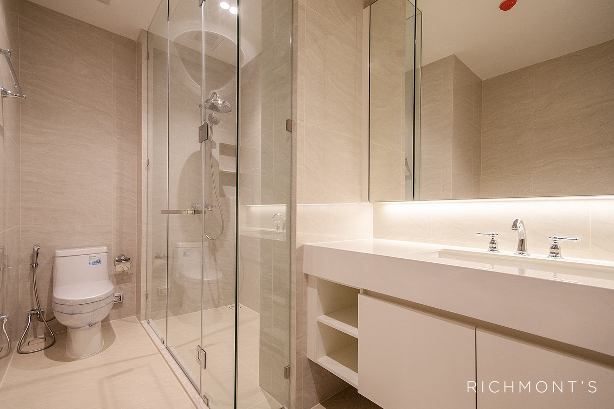 ขายคอนโดวิทยุ ชิดลม หลังสวน : คอนโด 3 ห้องนอนวิวสวย ที่ MUNIQ Langsuan, Please call: 062-496-6454