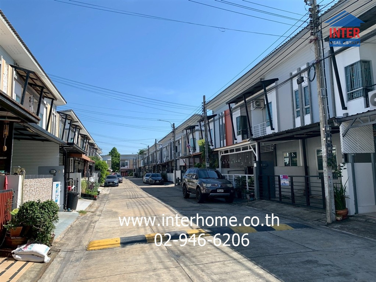 For SaleTownhomeMin Buri, Romklao : Townhome, 2 floors, 22.5 sq m, Medio Village, Nimitmai, near PTT gas station, Soi Nimitmai 15, Nimitmai Road, Ramintra Road, Khlong Sam Wa District, Bangkok.
