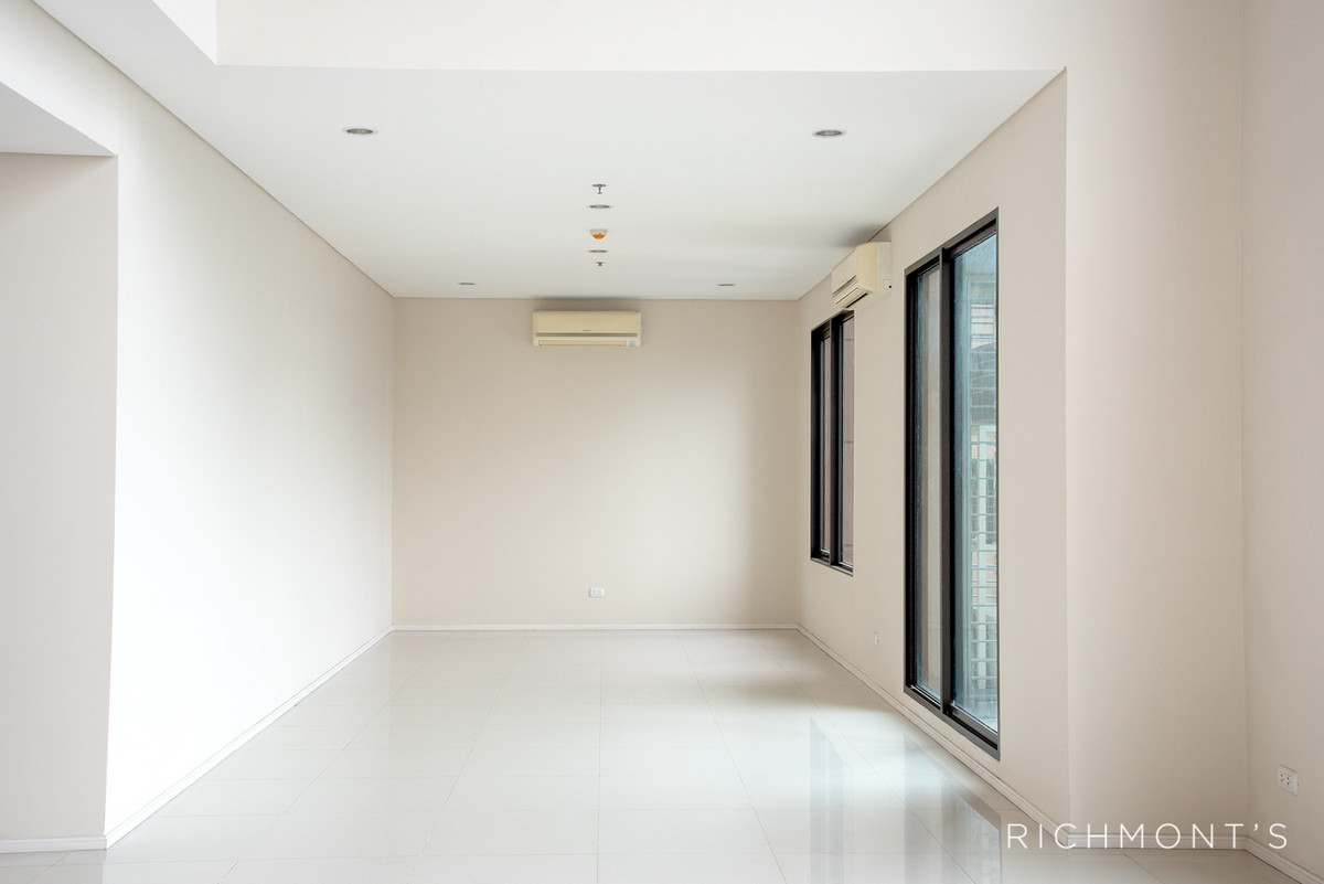 ขายคอนโดพระราม 9 เพชรบุรีตัดใหม่ RCA : คอนโด 4 ห้องนอนวิวสวย ที่ VILLA ASOKE , Contact 062-496-6454